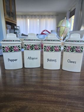 Source Unknown Ceramic Spice Jar Set in White with Red Rose Band